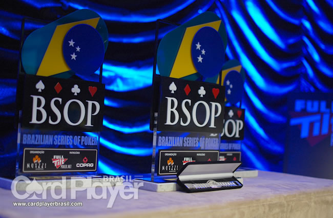 Troféus e bracelete (BSOP 2010 - 8ª Etapa (Curitiba/PR)) /CardPlayer.com.br