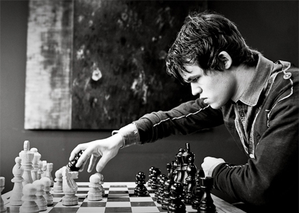 Campeão mundial de xadrez comemorou vitória com muito poker