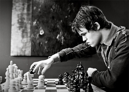 Ex-campeão mundial de xadrez, Magnus Carlsen fala sobre poker