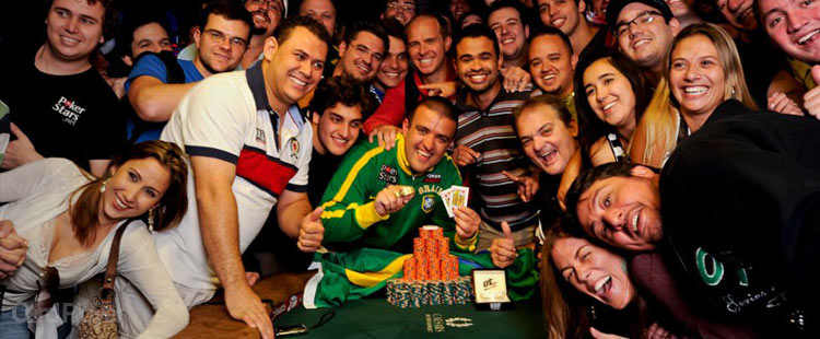 (CAPA) EDIÇÃO 48: André Akkari - Festa do Povo! Entrevista exclusiva com o mais novo Campeão Mundial de Poker: André Akkari do Brasil